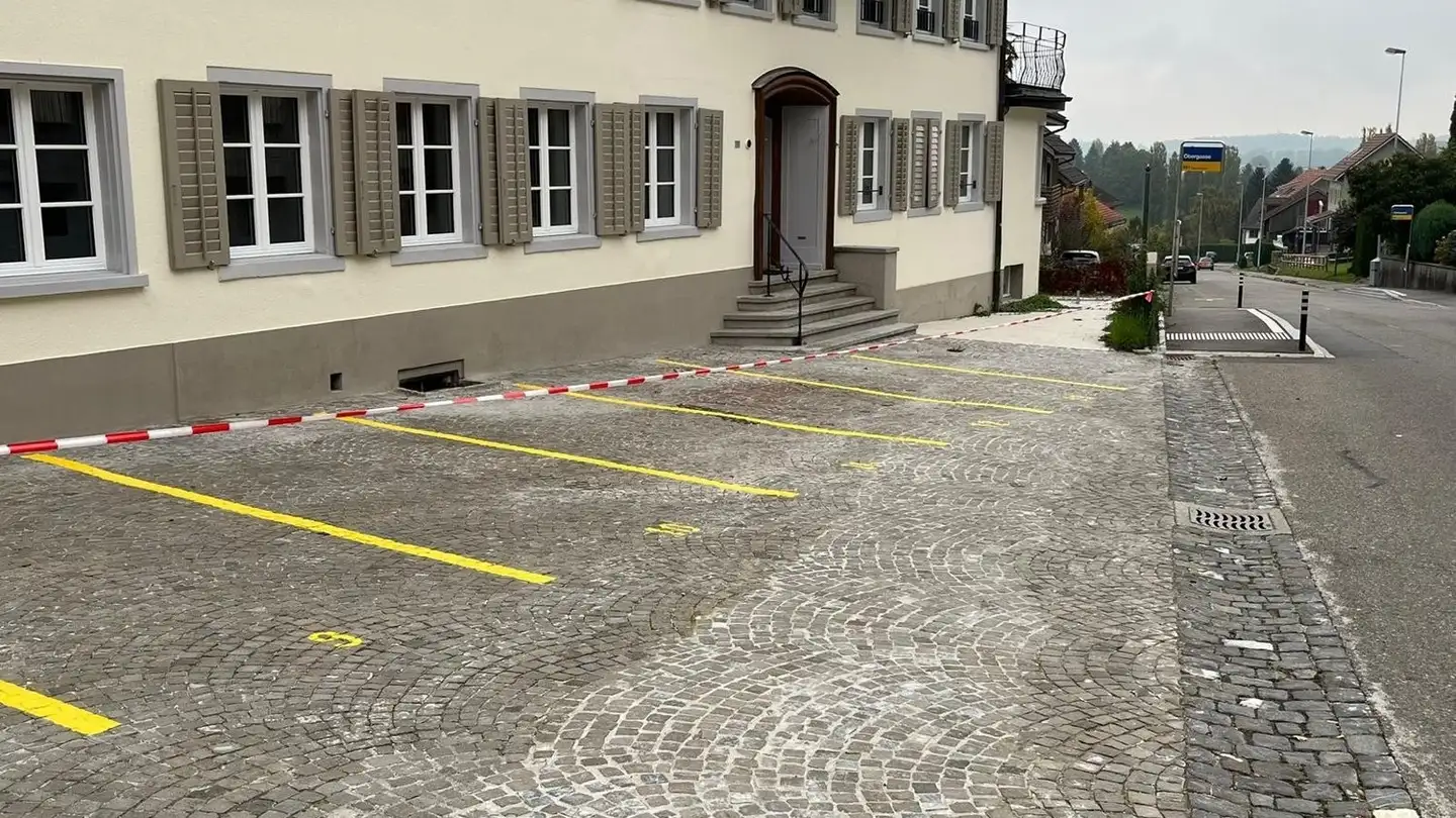 Outdoor parking space for rent - Aadorferstrasse 3, 8353 Elgg