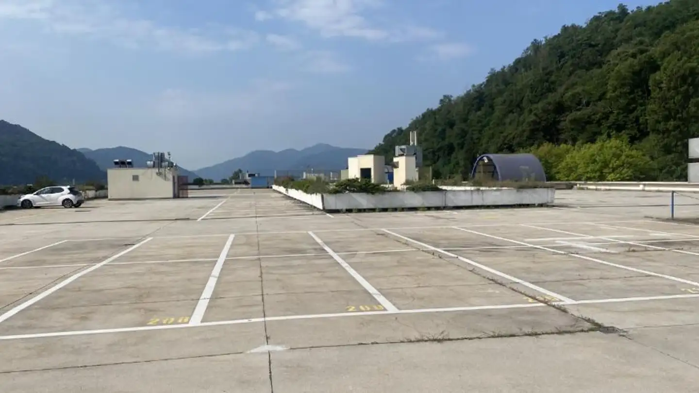Outdoor parking space for rent - Via Cantonale 2C, 6928 Manno