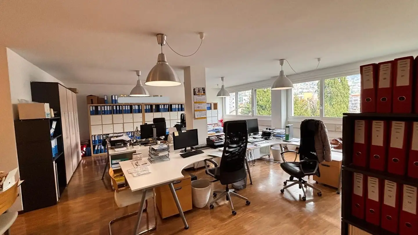 Bureau à louer - 6830 Chiasso