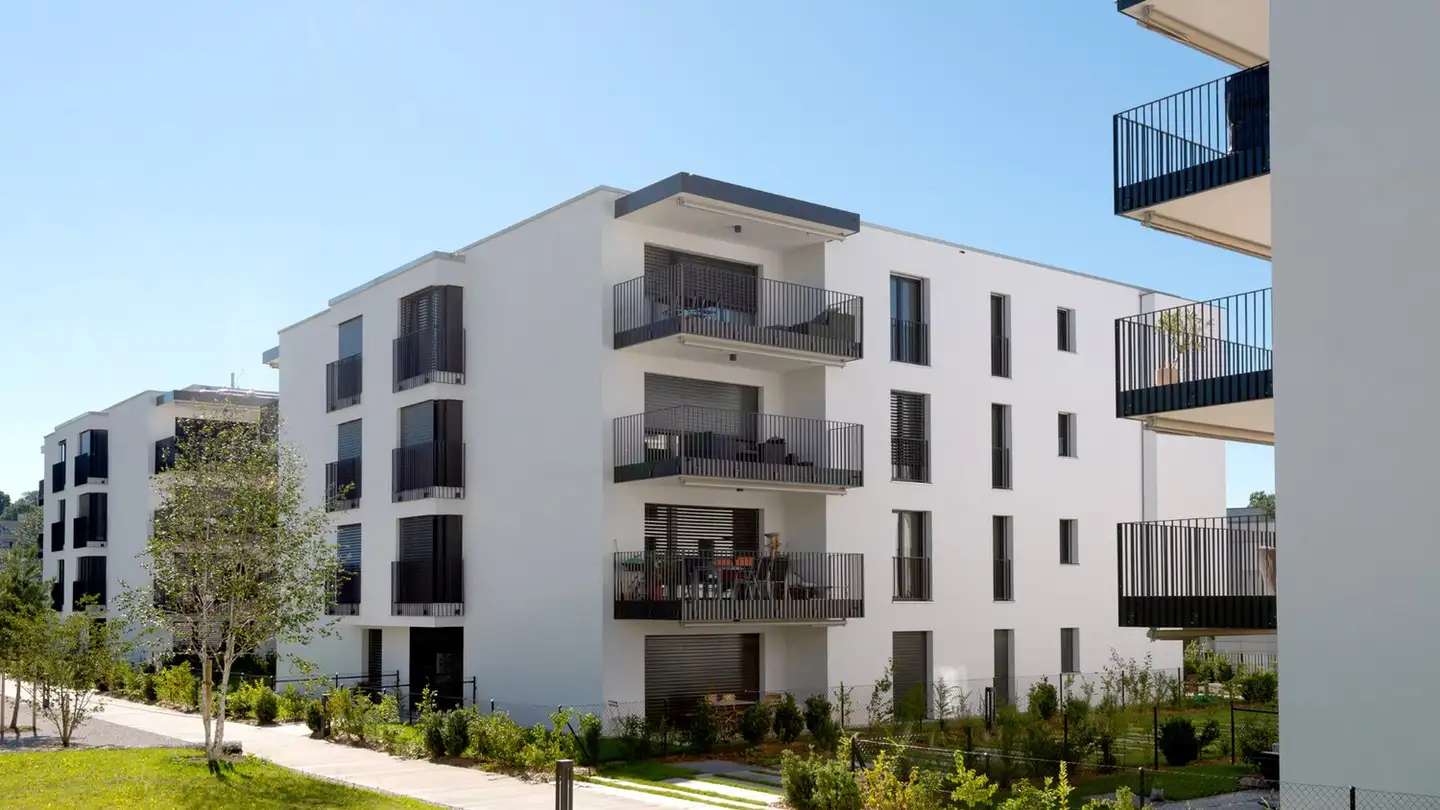 Place de parking extérieure à louer - Route de la Clochatte 64, 1052 Le Mont-sur-Lausanne