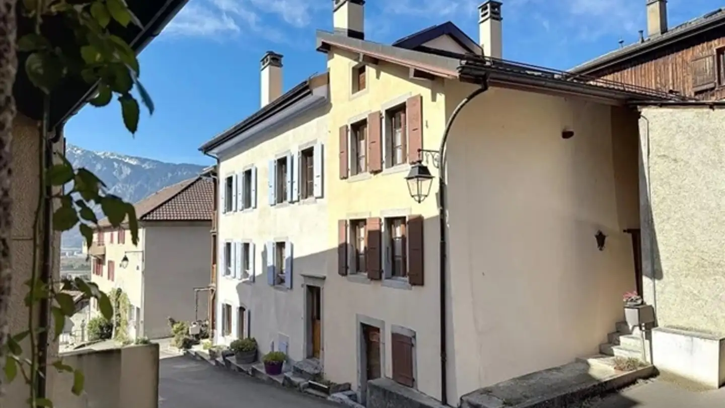 House for sale - 1853 Yvorne