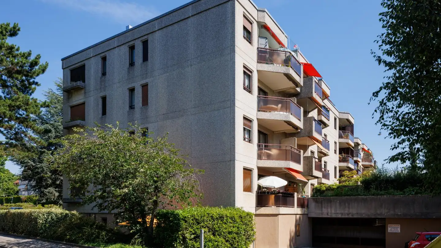 Outdoor parking space for rent - 1196 Gland