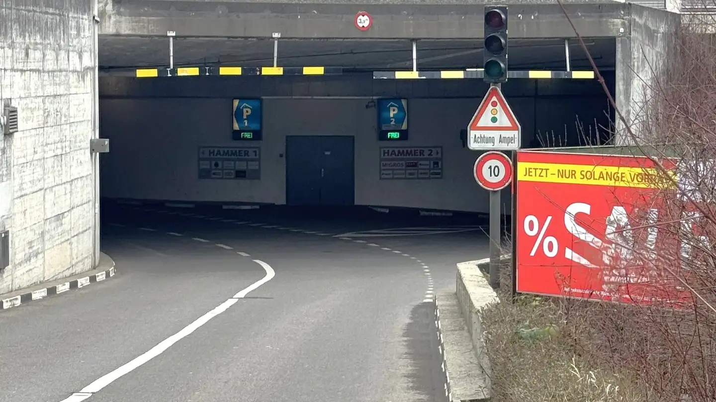 Place de parking souterraine à louer - 4600 Olten