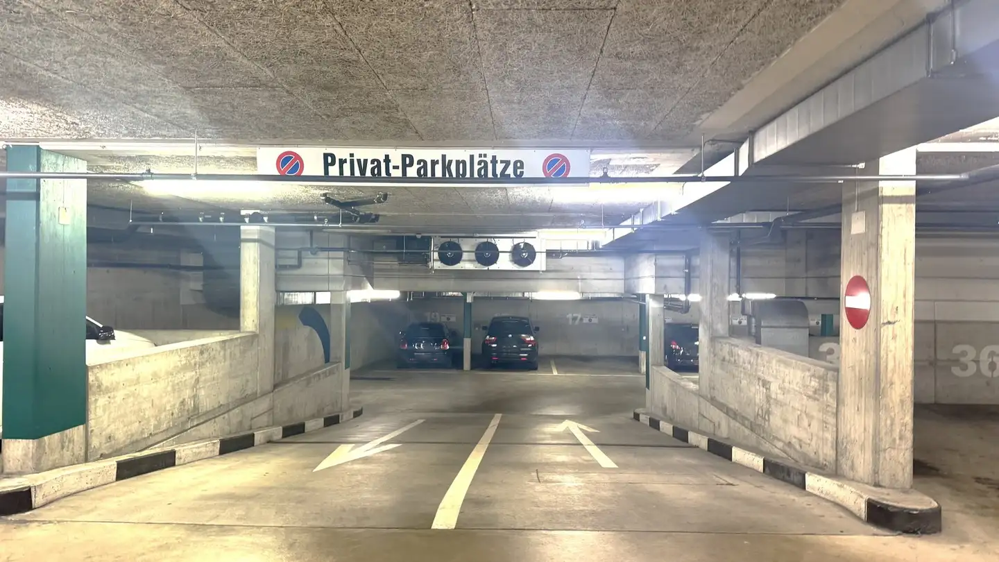 Place de parking souterraine à louer - 4600 Olten - Photo 3
