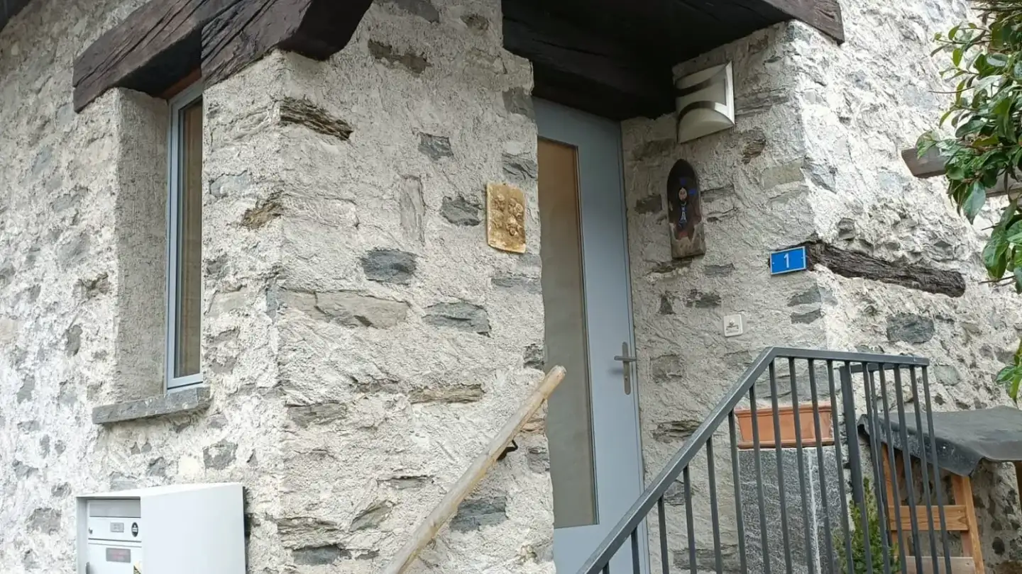 Appartamento in affitto - Caraa De Befén 1, 6535 Roveredo GR