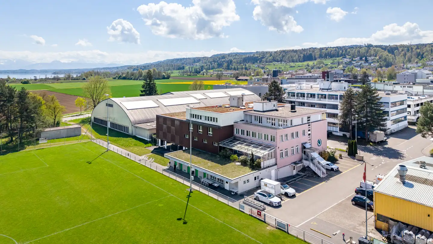 Mixed-use building for sale - Industriestrasse 40, 8117 Fällanden