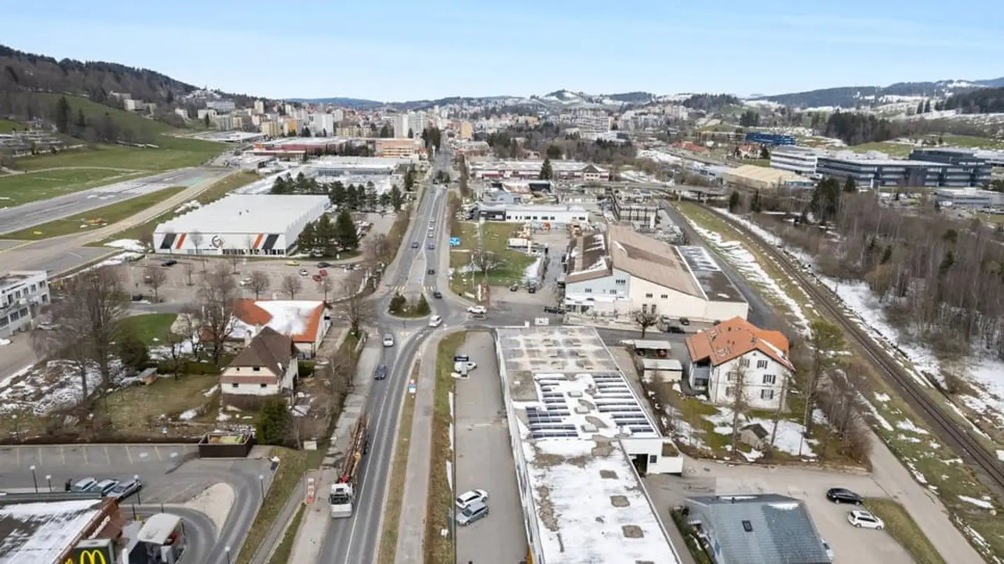 Commercial à louer - Boulevard Des Eplatures 44, 2300 La Chaux-de-Fonds