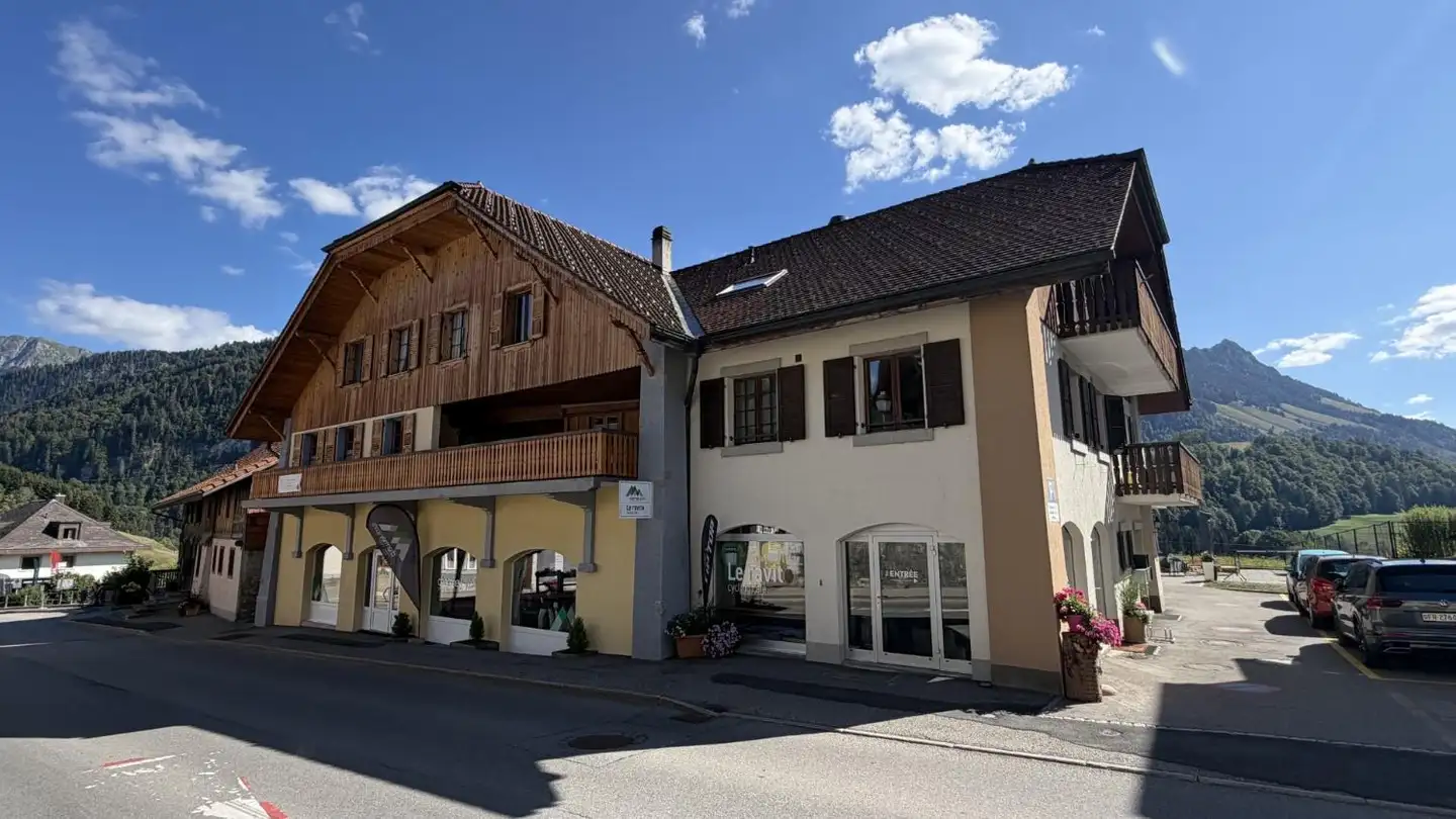 Shop for rent - Rue Du Centre 34, 1637 Charmey (Gruyère)