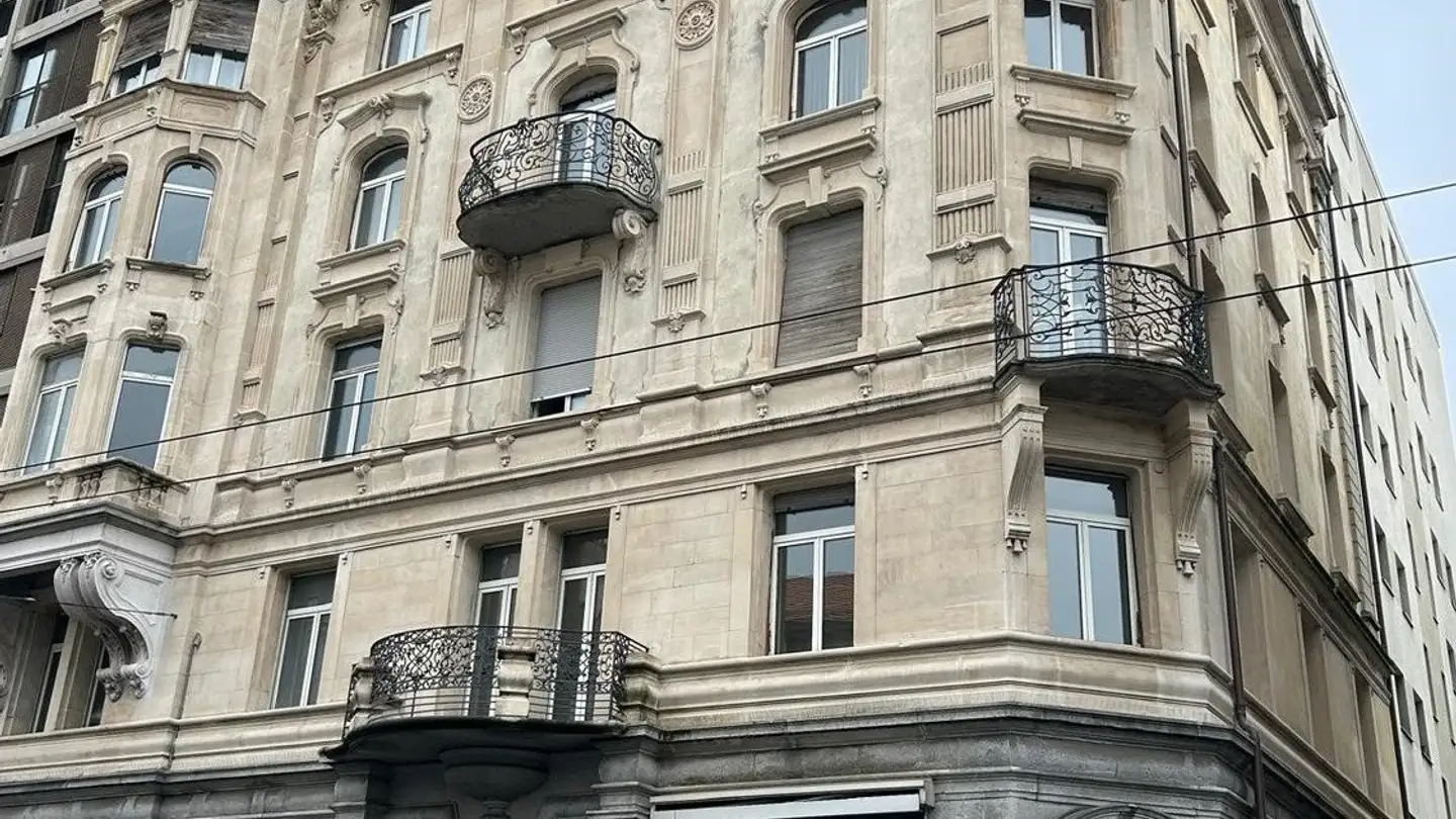 Gewerbe mieten - Avenue Léopold-Robert 88, 2300 La Chaux-de-Fonds