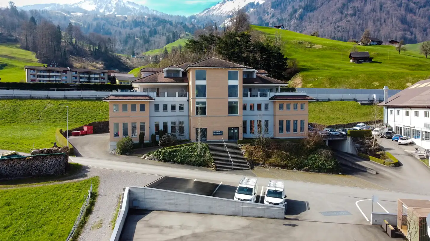 Mixed-use building for sale - Obere Allmend 12, 6375 Beckenried - Photo 2