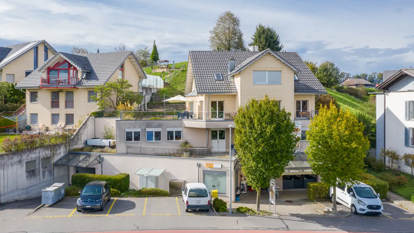 Mischgenutztes Gebäude kaufen - Neuhofstrasse 2, 6345 Neuheim