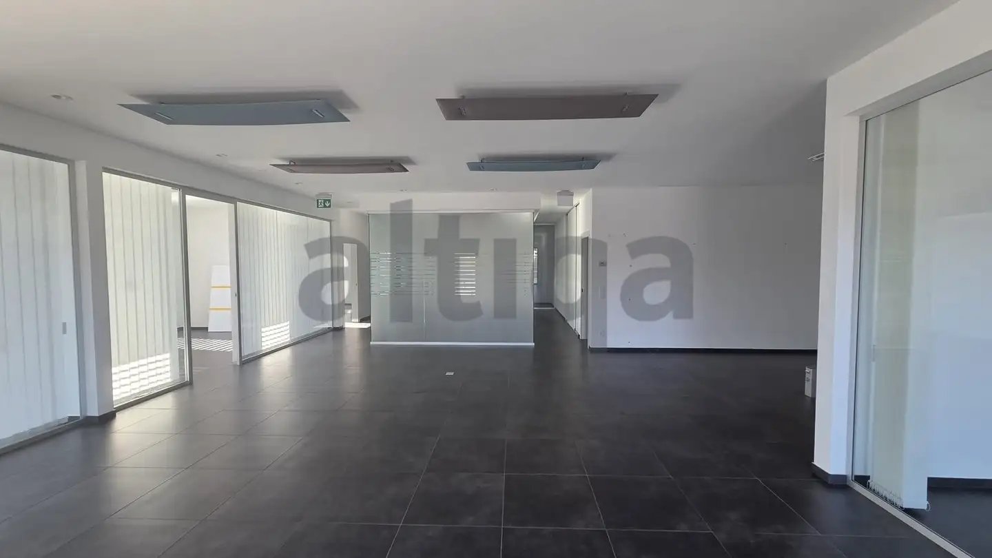 Office space for rent - Via Cantonale 38, 6928 Manno