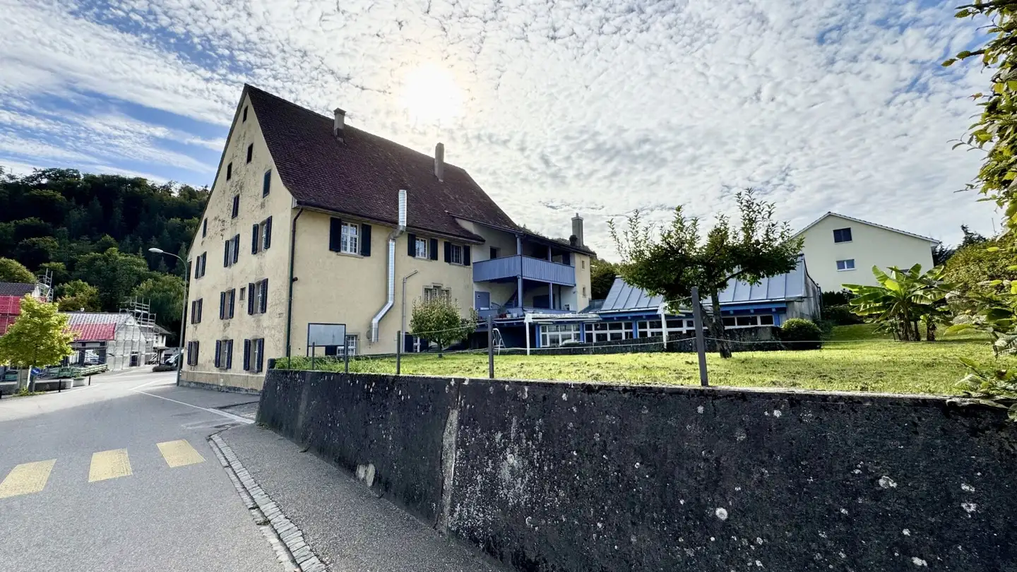 Mixed-use building for sale - 4632 Trimbach