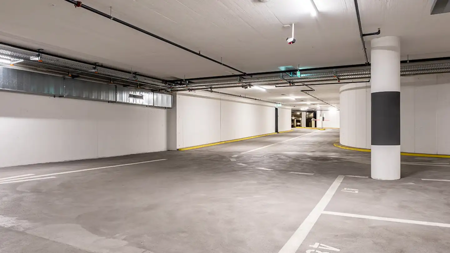 Place de parking souterraine à louer - Bahnhofplatz, 7000 Chur - Photo 3