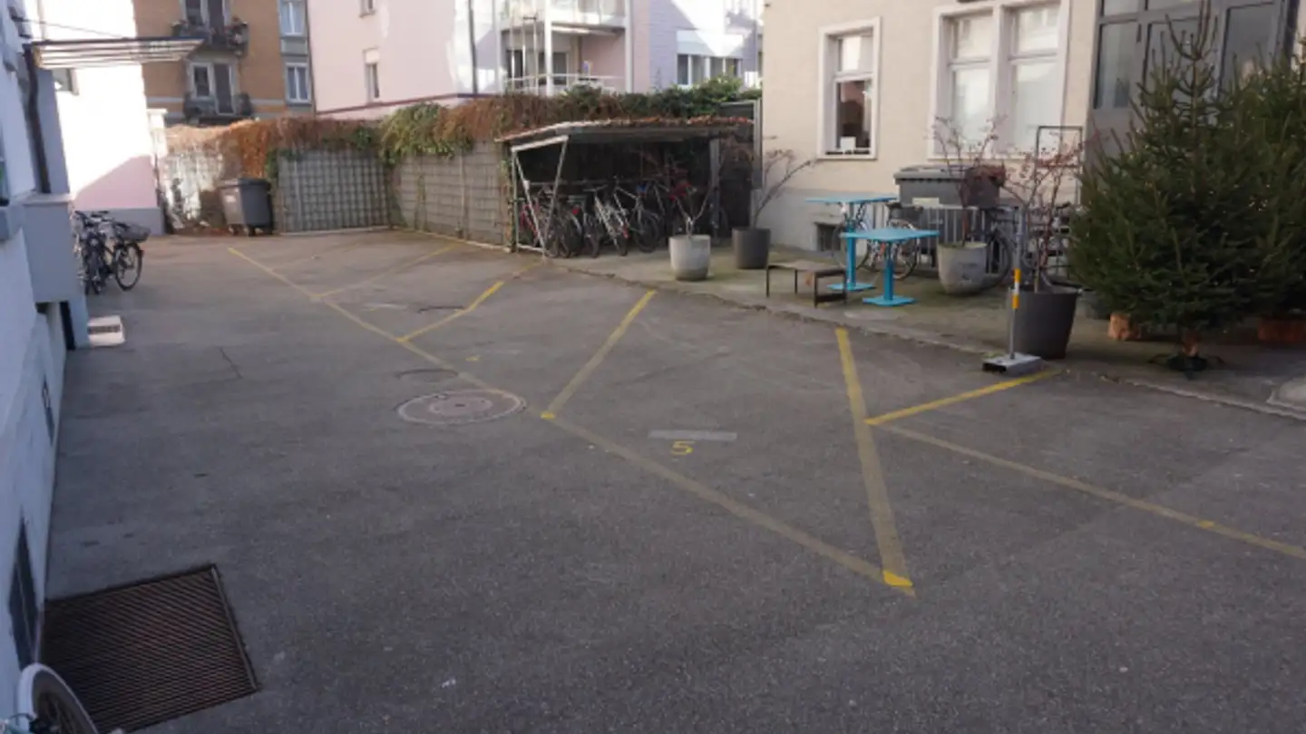 Place de parking extérieure à louer - Klingenstrasse, 8005 Zürich