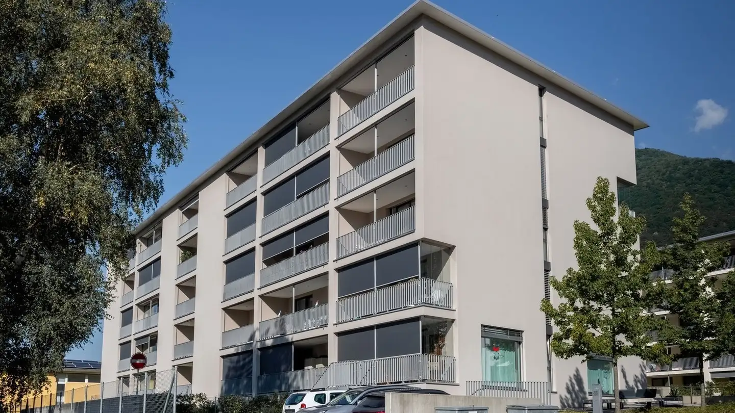 Outdoor parking space for rent - Via Al Ticino 30b, 6514 Sementina
