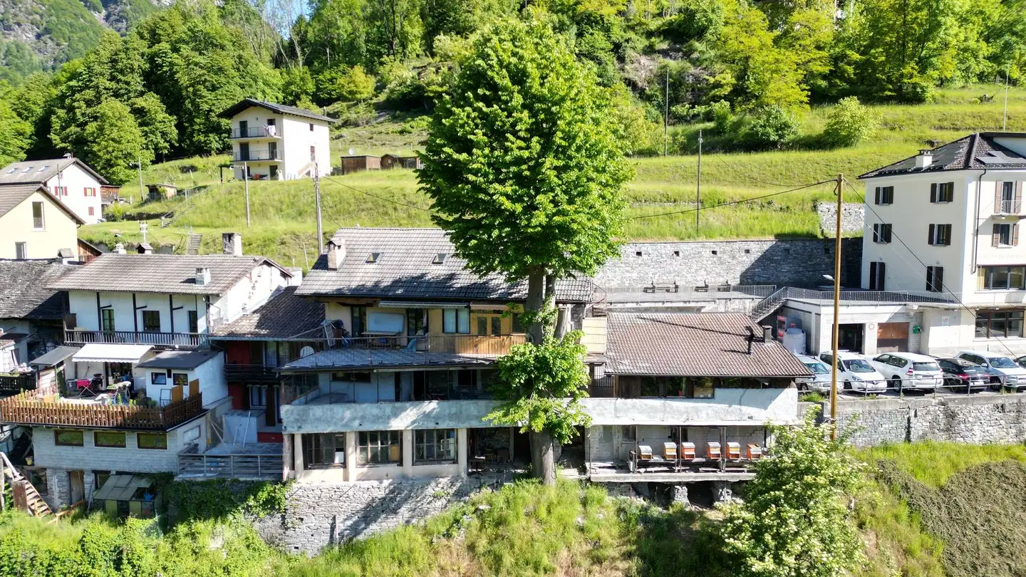 Mixed-use building for sale - 6662 Russo