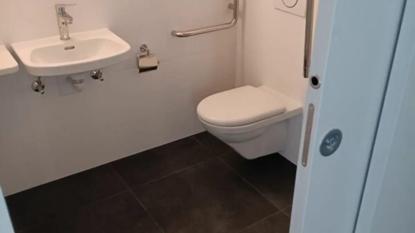 Office space for rent - Dorfplatz, 3150 Schwarzenburg - Photo 3