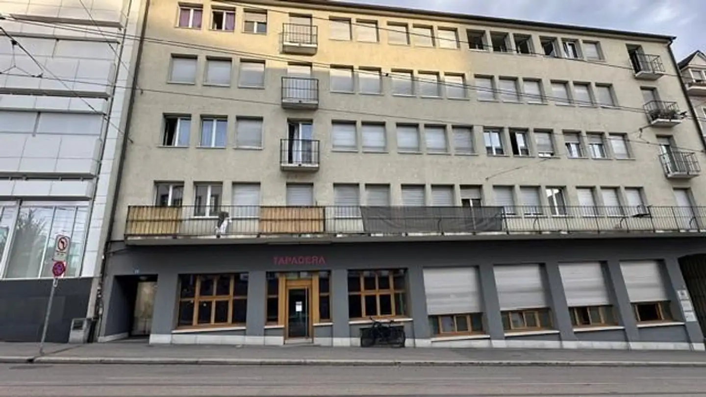 Commercial à louer - Innere Margarethenstrasse 26, 4051 Basel