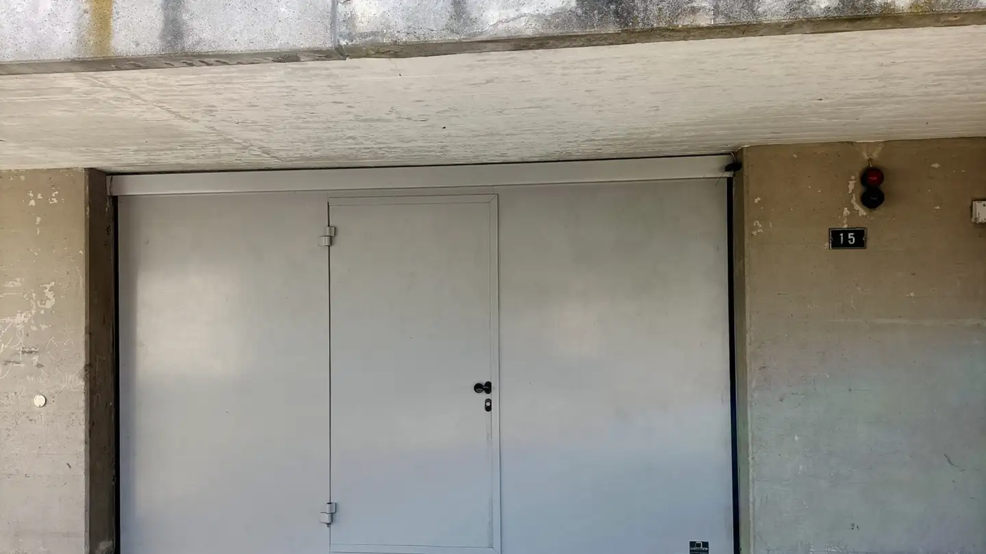 Outdoor parking space for rent - Schöneggstrasse 15, 2540 Grenchen - Photo 2