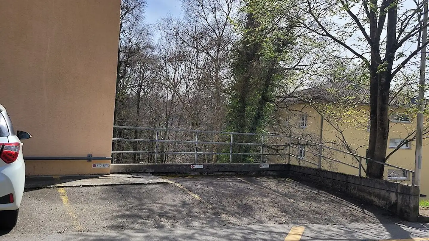 Outdoor parking space for rent - Route De La Pisciculture 17, 1700 Fribourg