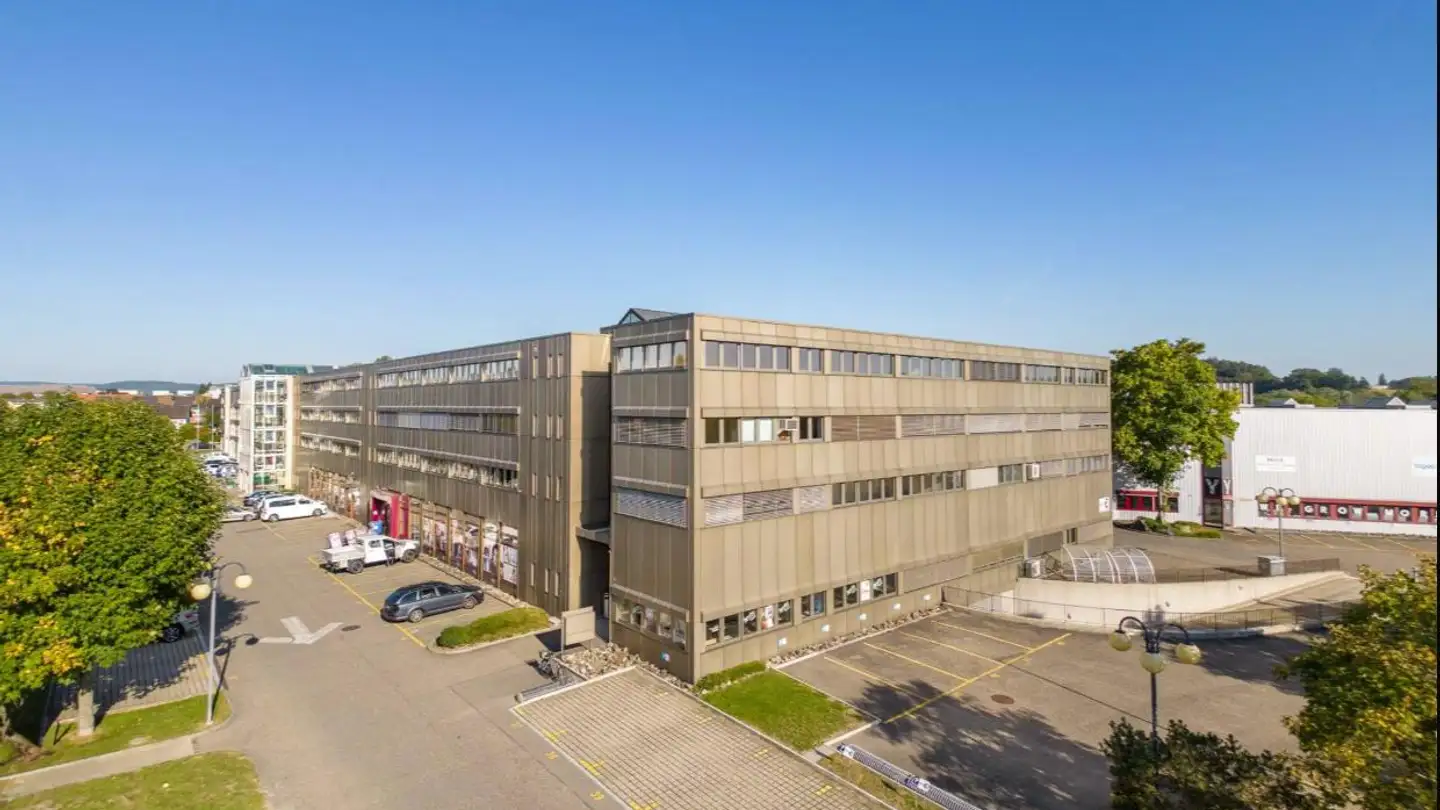 Place de parking couverte à louer - Mandachstrasse 54, 8155 Niederhasli