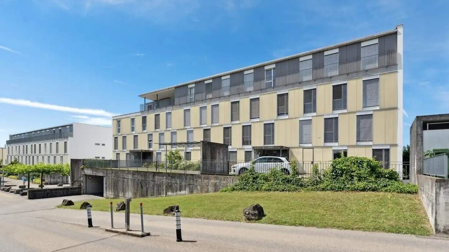 Tiefgaragenstellplatz mieten - Grossackerweg 1, 3043 Uettligen