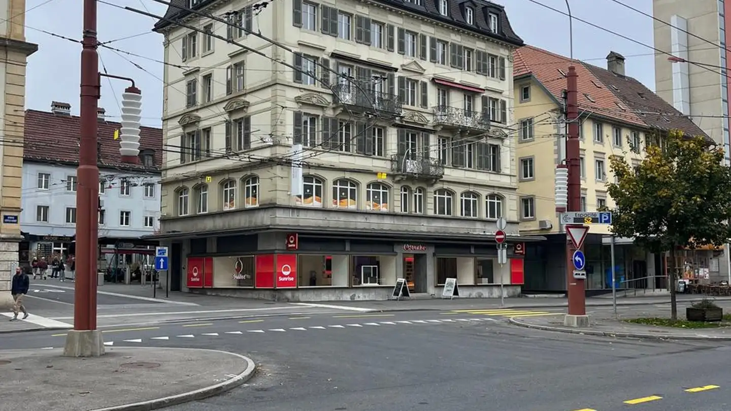 Commercial for rent - Avenue Léopold-Robert 32, 2300 La Chaux-de-Fonds