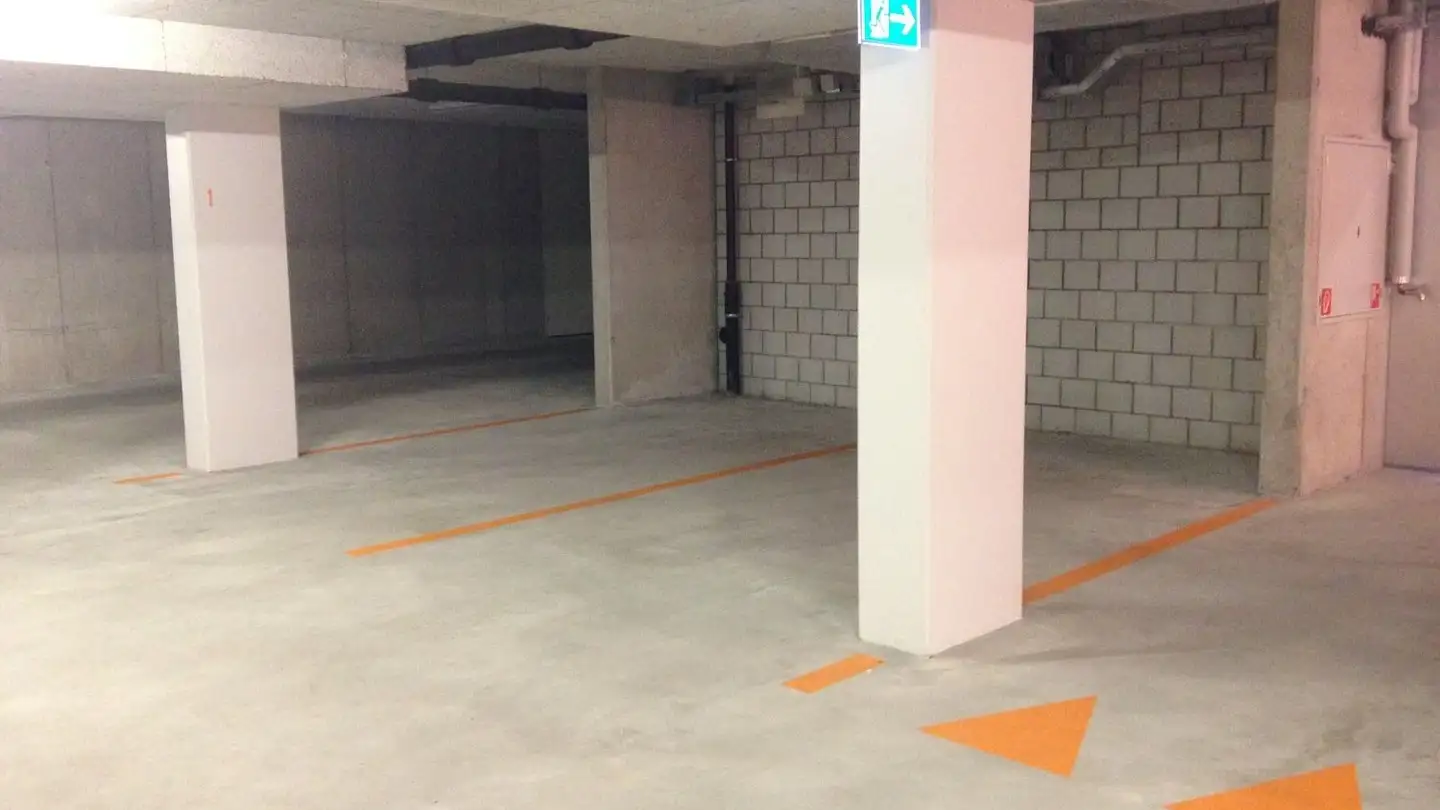 Parcheggio sotterraneo in affitto - Route De Neuchâtel / Neuenburgstrasse 122, 2505 Biel/Bienne - Foto 4