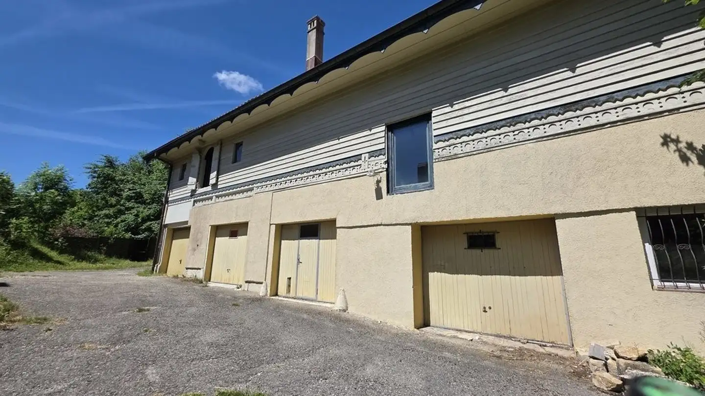 Single garage for rent - Rue Du Crêt-Rossel 9b, 2300 La Chaux-de-Fonds