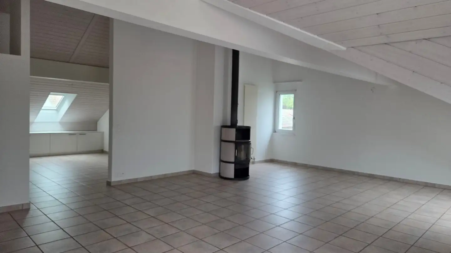 Attic flat for rent - Champs-Forts 7, 2740 Moutier - Photo 2