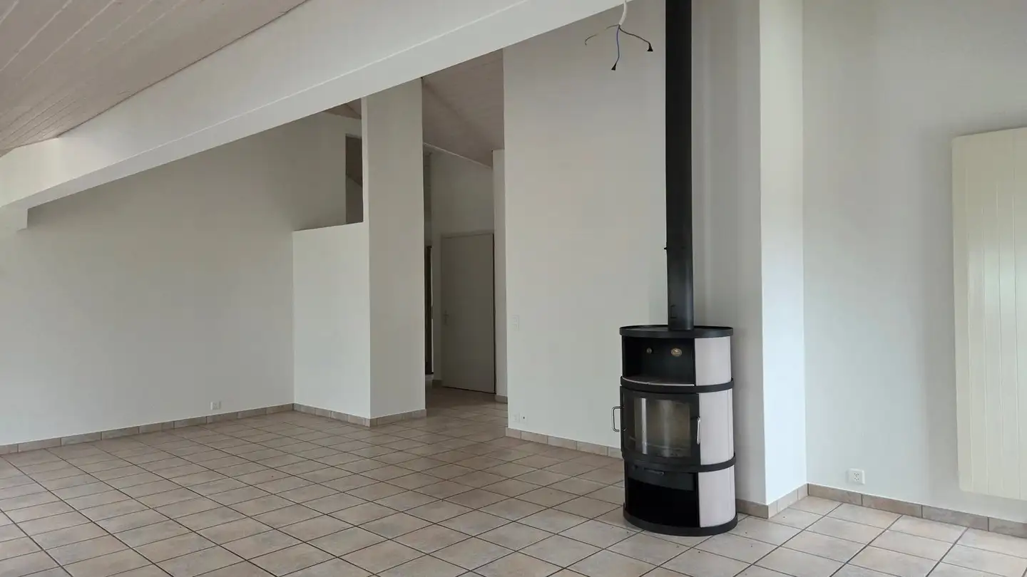 Attic flat for rent - Champs-Forts 7, 2740 Moutier - Photo 3