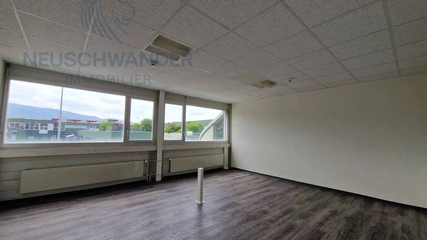 Commercial à louer - Rue de l'Industrie, 2800 Delémont - Photo 2