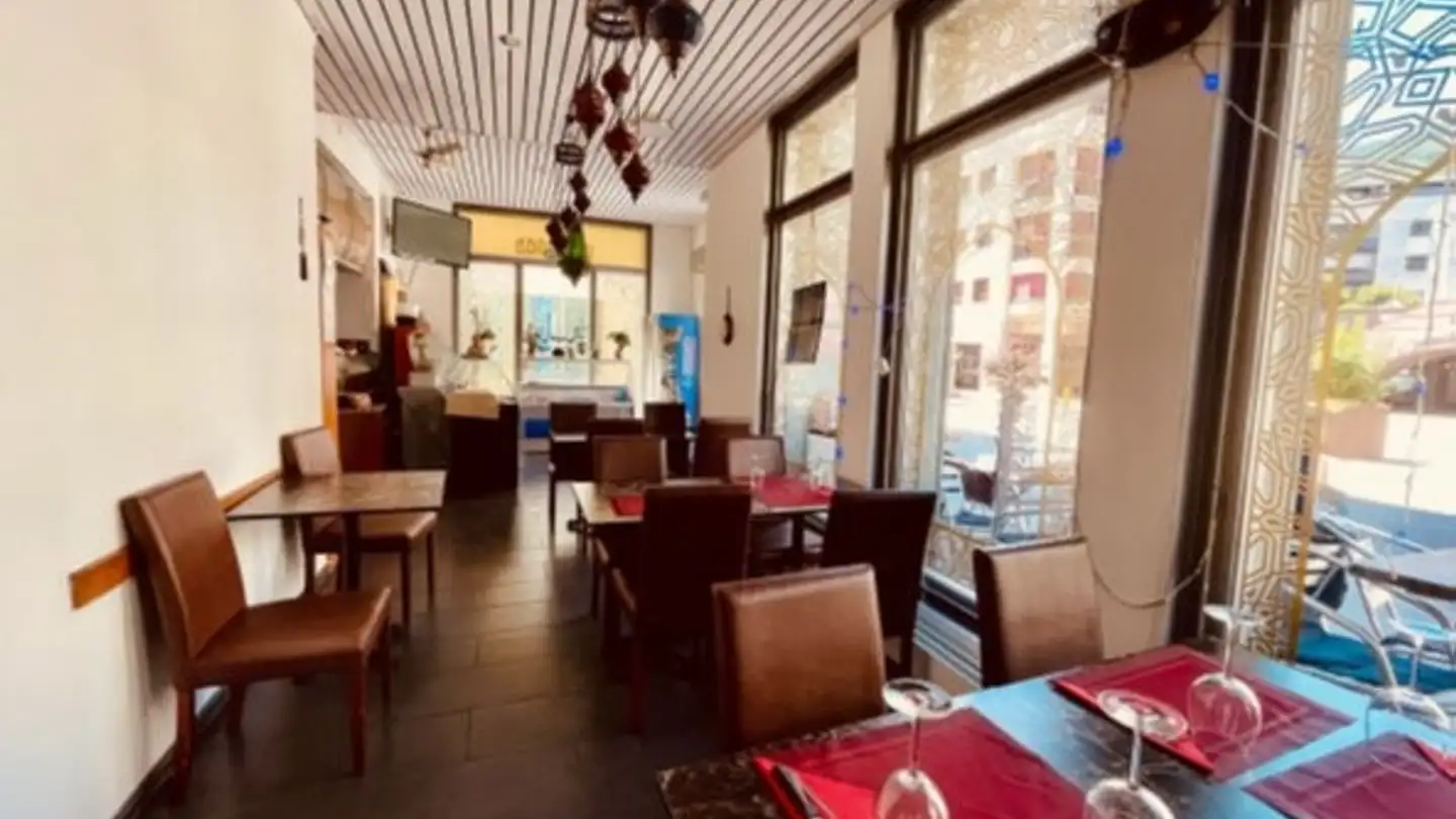 Restaurant for rent - Avenue Du Rothorn 9a, 3960 Sierre - Photo 2