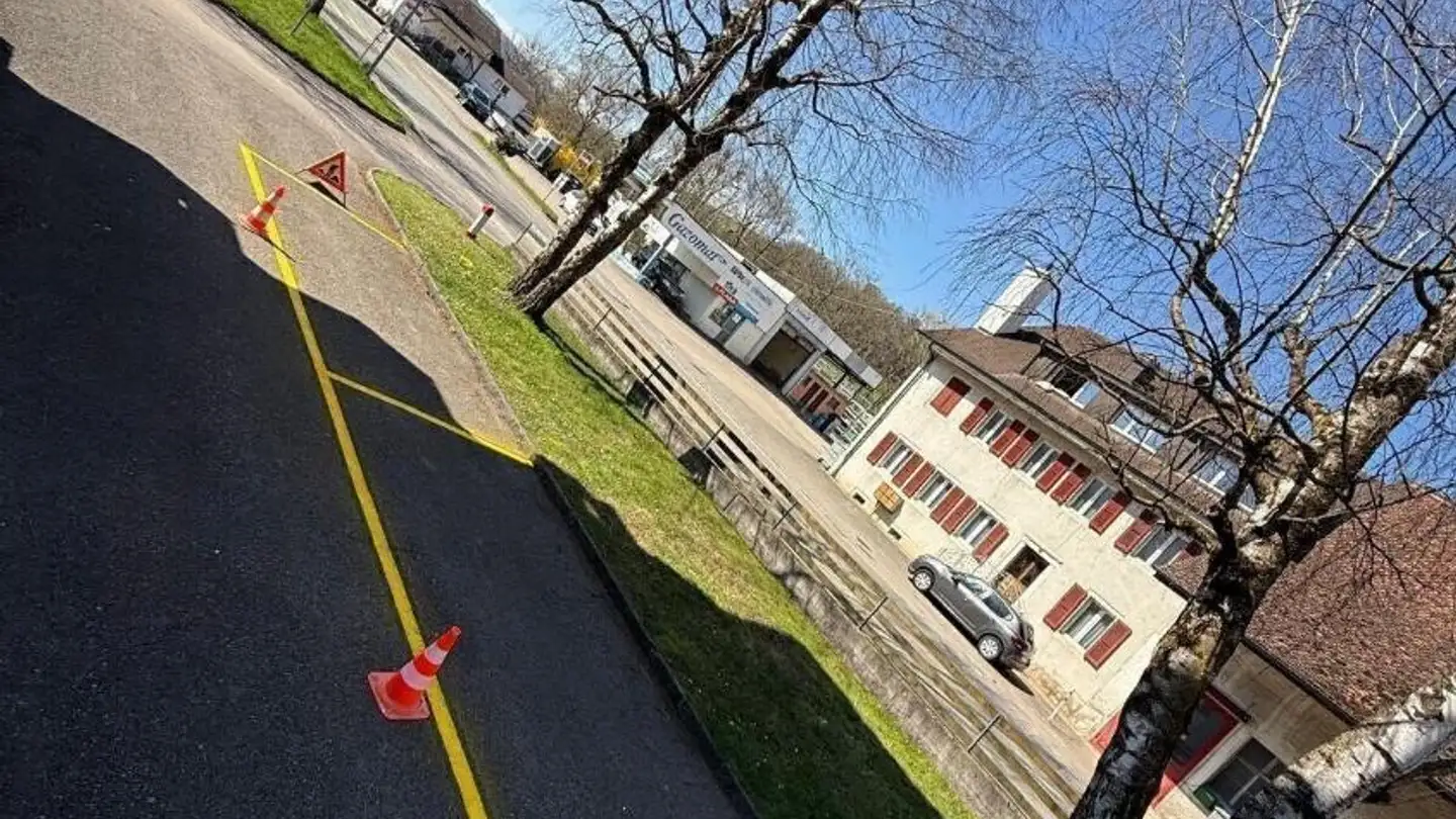 Parcheggio esterno in affitto - Aux Fossés 1, 2852 Courtételle