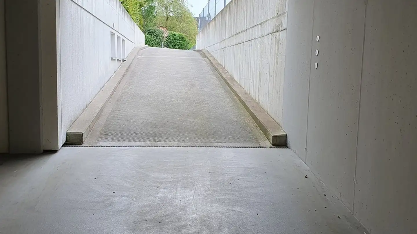 Single garage for rent - Schlüechtistrasse 8, 8104 Weiningen ZH