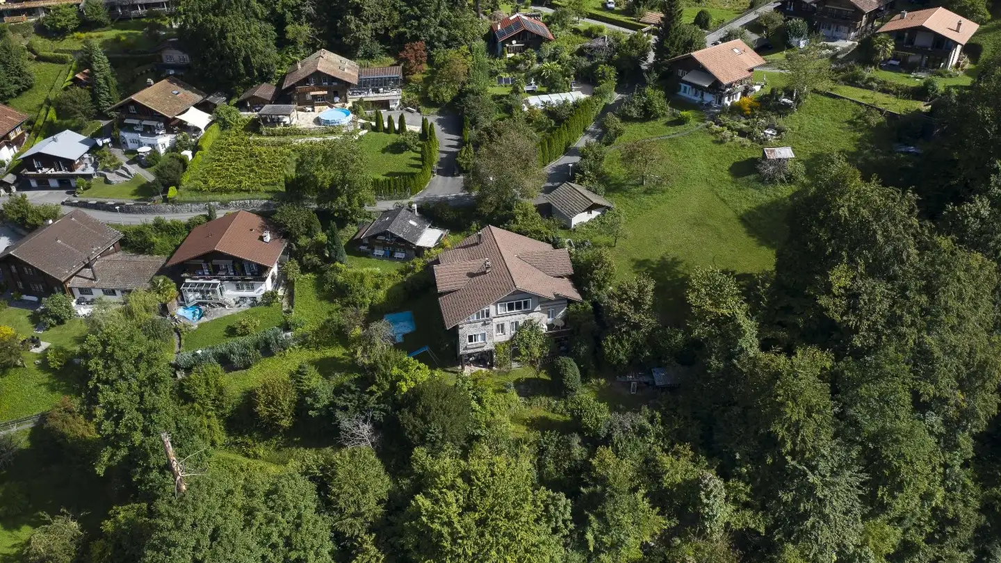 Residential building for sale - 3855 Brienz BE - Photo 2