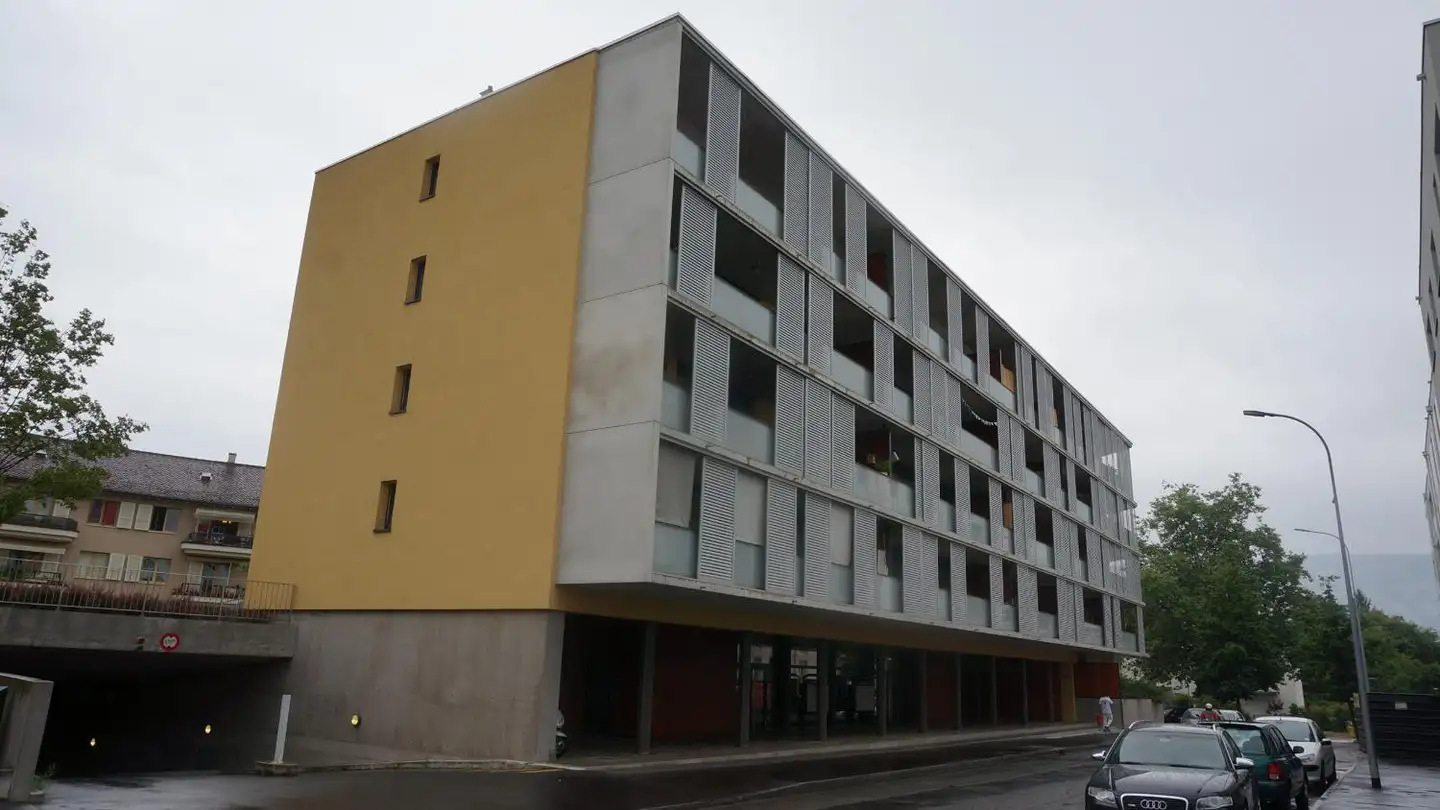 Outdoor parking space for rent - Chemin Du Gué 76, 1213 Petit-Lancy
