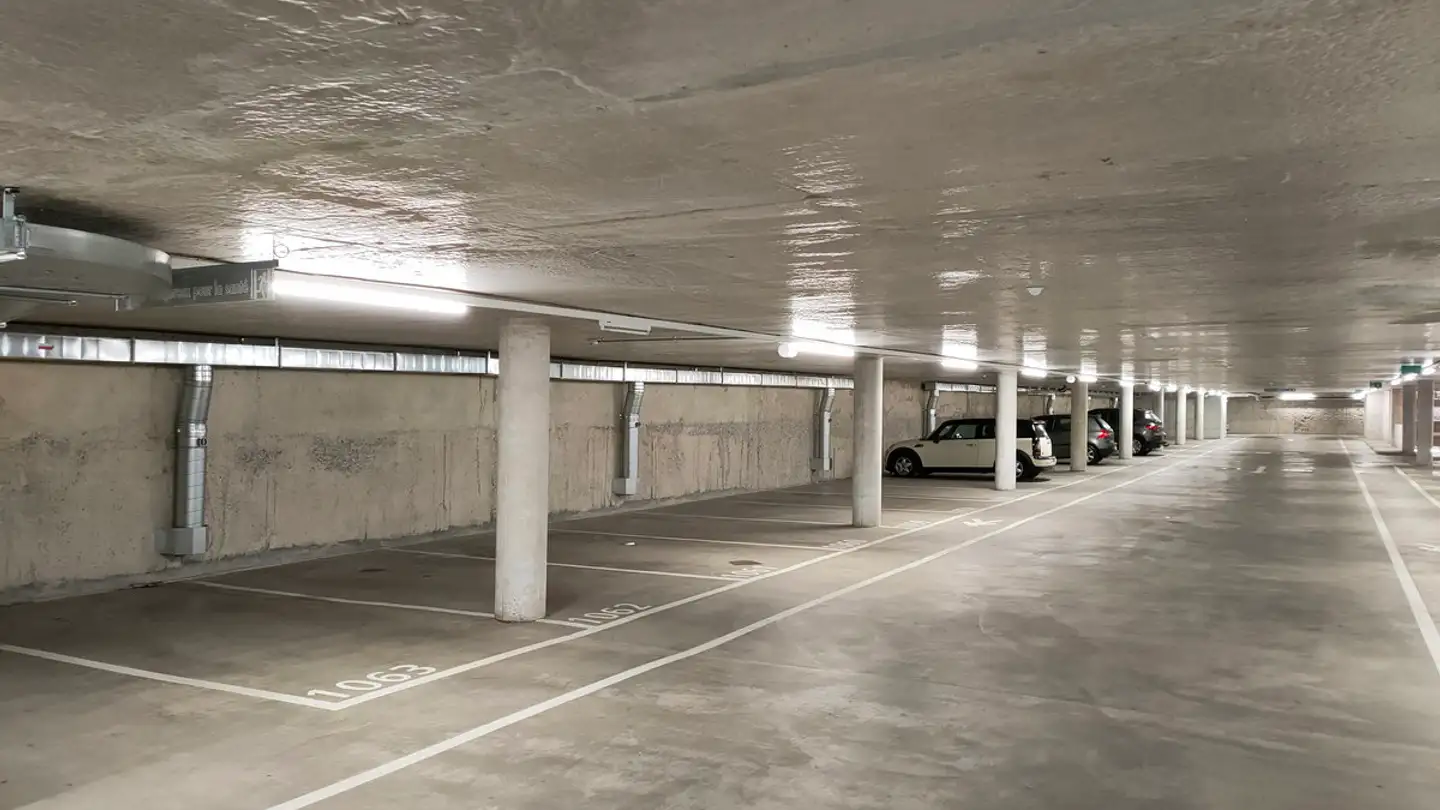 Outdoor parking space for rent - Avenue Des Communes-Réunies 75, 1212 Grand-Lancy - Photo 2
