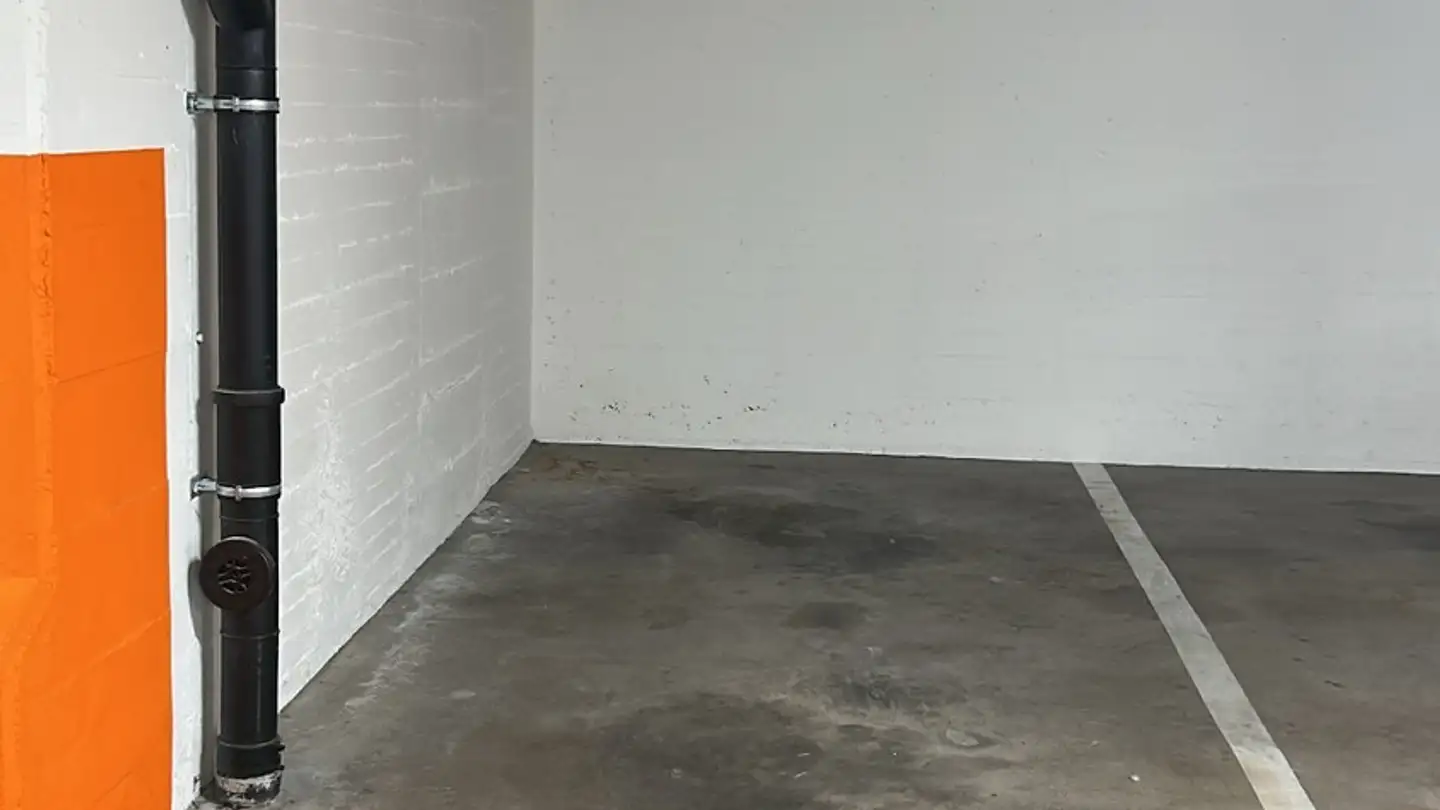 Outdoor parking space for rent - 1095 Lutry