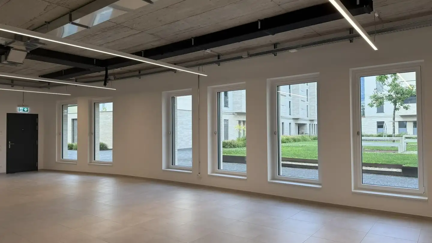 Commercial à louer - Viale C. Olgiati 5g, 6512 Giubiasco
