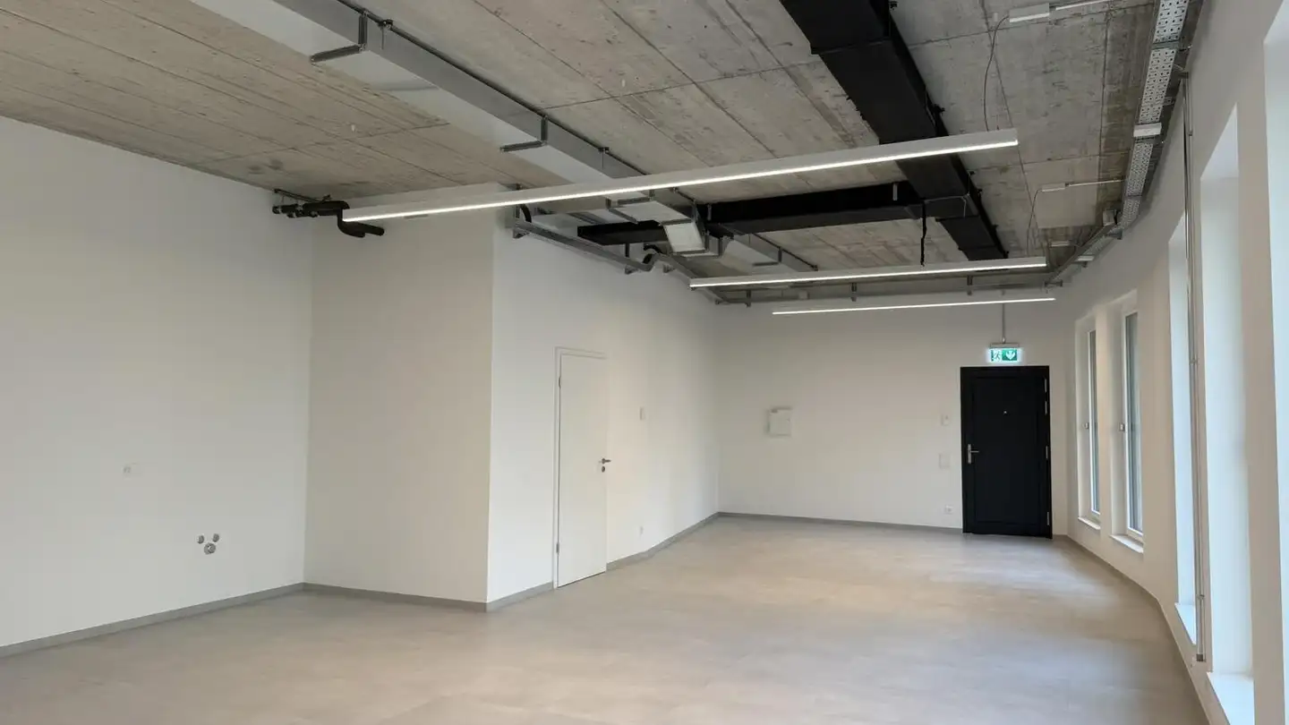 Commercial for rent - Viale C. Olgiati 5g, 6512 Giubiasco - Photo 2