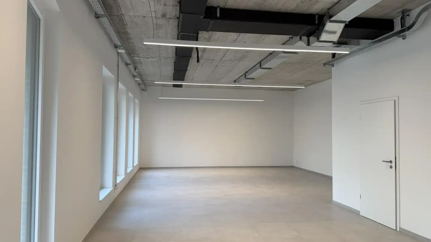 Commercial for rent - Viale C. Olgiati 5g, 6512 Giubiasco - Photo 3