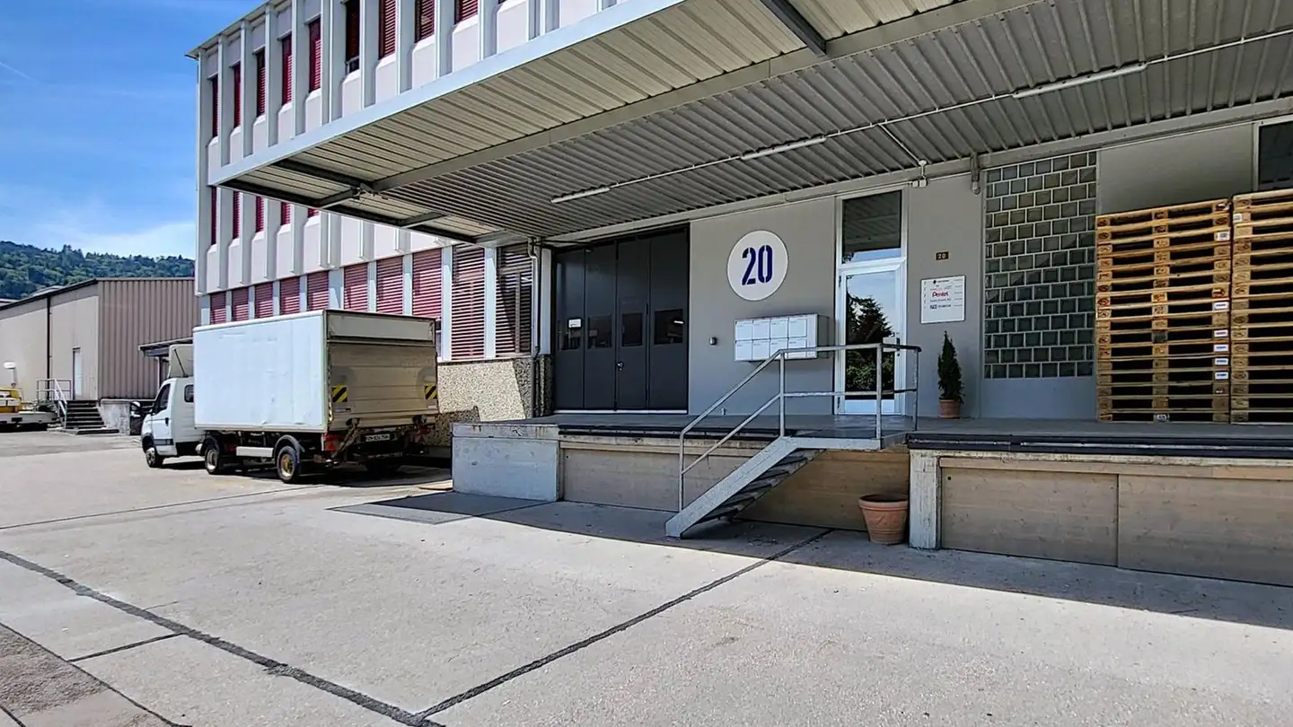 Commercial for rent - Gewerbestrasse 16, 8132 Egg b. Zürich