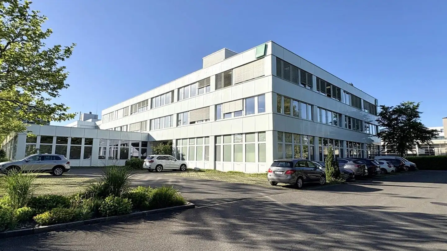 Commercial à louer - Birkenstrasse 43a, 6343 Rotkreuz