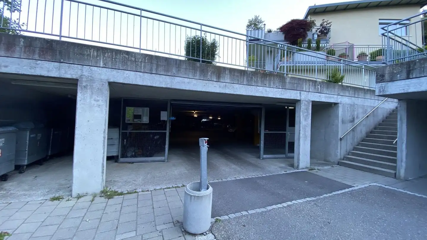 Place de parking extérieure à louer - Langfurenstrasse 61, 8143 Stallikon - Photo 2
