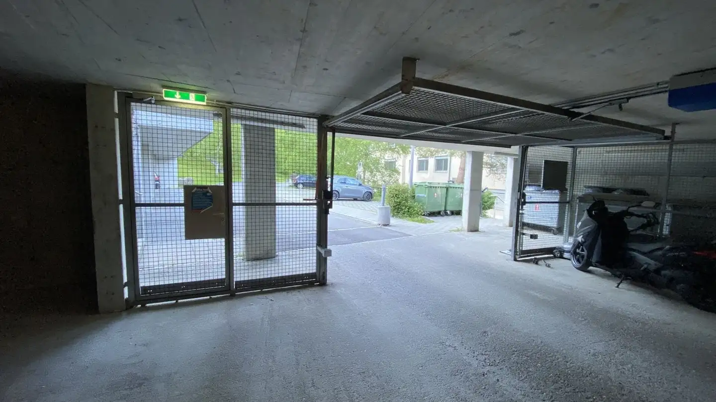 Place de parking extérieure à louer - Langfurenstrasse 61, 8143 Stallikon - Photo 3
