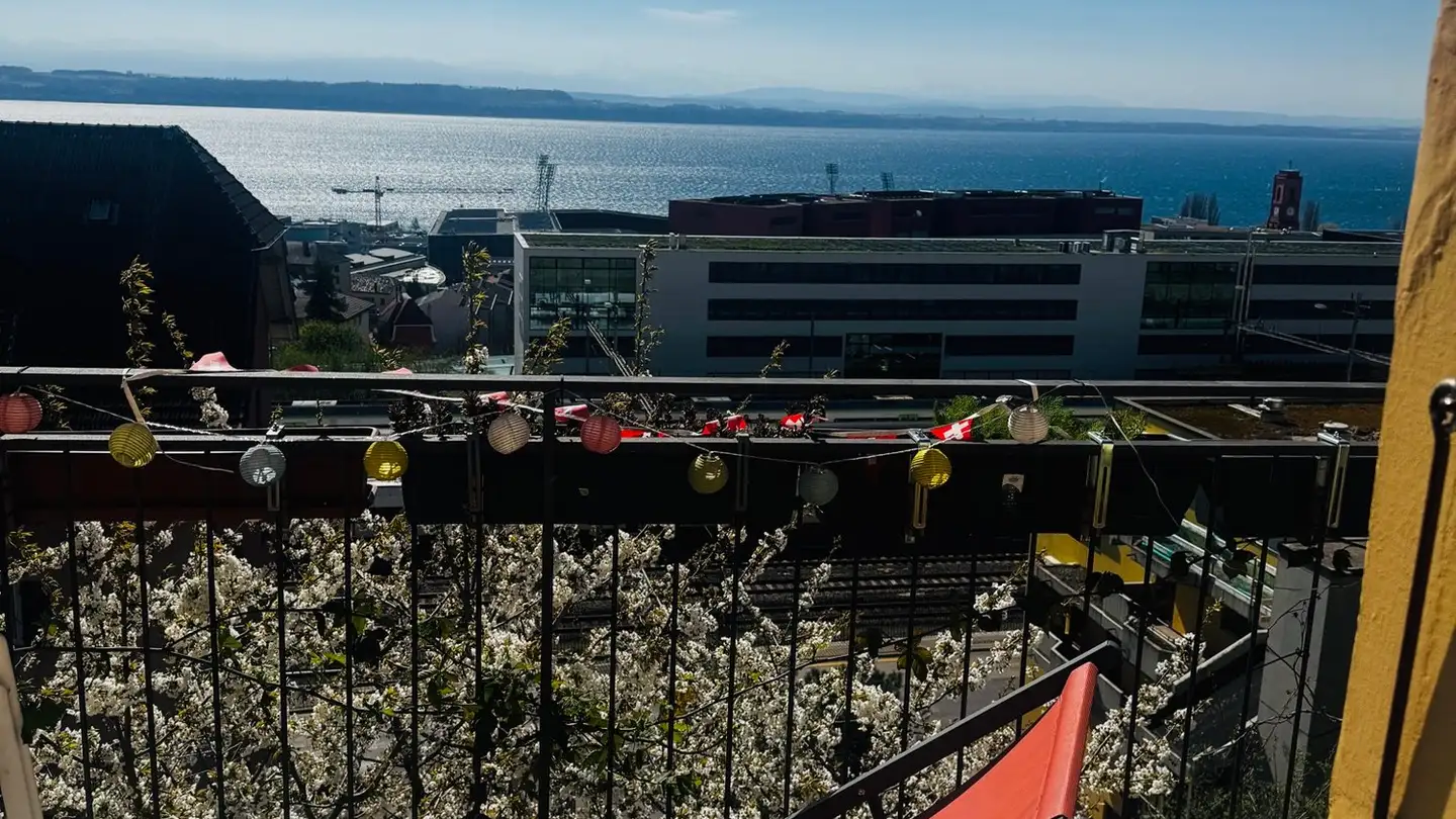 Chambre à louer - 2000 Neuchâtel - Photo 2