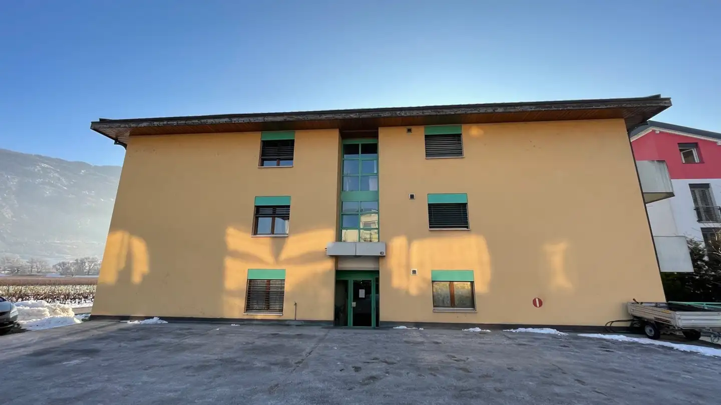 Outdoor parking space for rent - Route De Zursin 14, 1912 Leytron