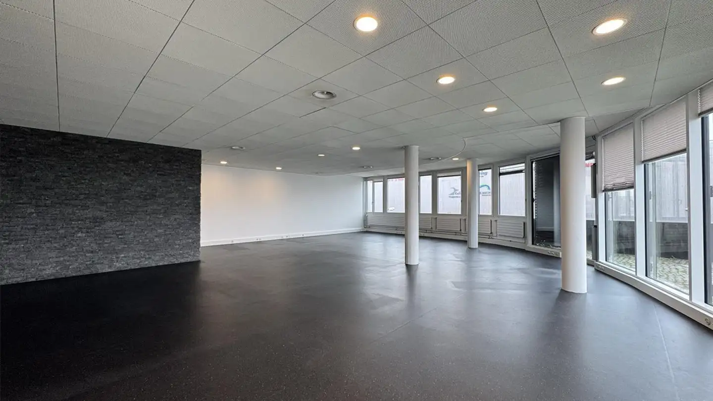 Shop for rent - Hofwiesenstrasse 4, 8604 Volketswil - Photo 4